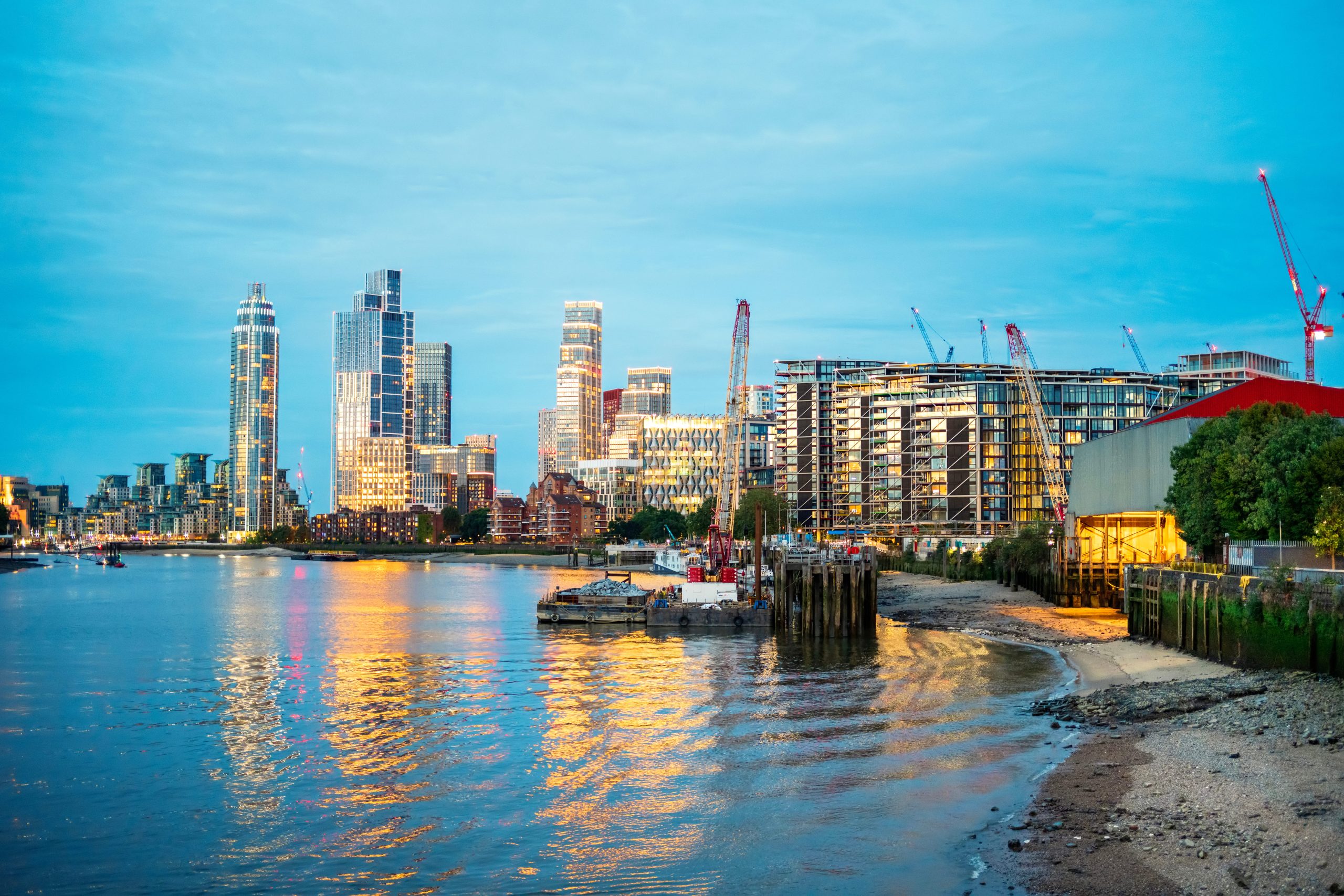 cityscape london evening united kingdom thames river with financial district with skyscrapers distance illumination (1)